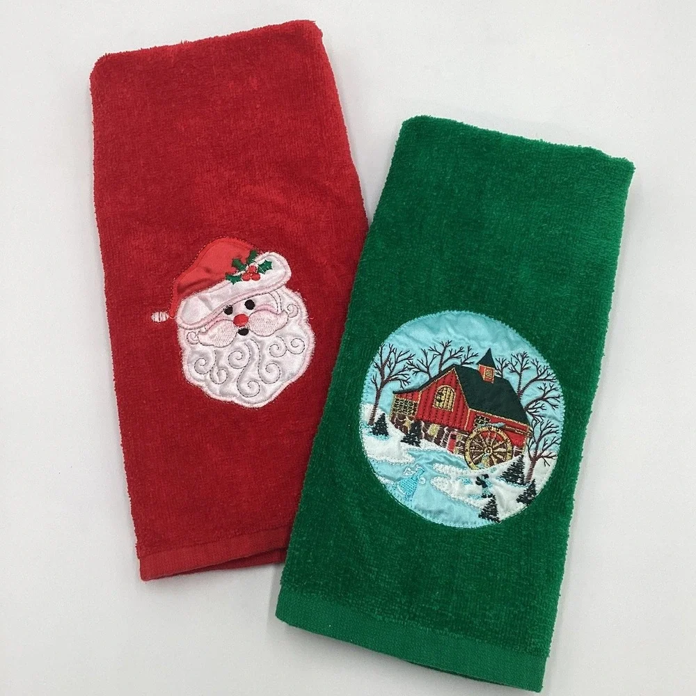Set of 2 Vintage‎ Cannon Christmas Towels Set Red Santa Green Barn Winter Scene